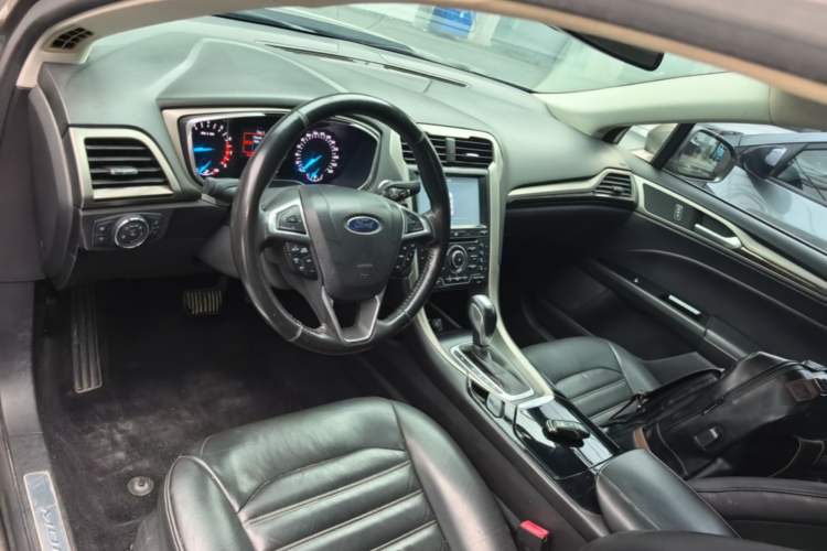 Used Ford Mondeo 2013 2.0L GTDi 200 Fashion Edition Center Console