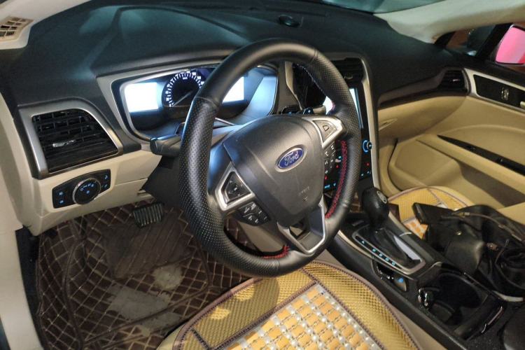 Used Ford Mondeo 2013 2.0L GTDi 200 Luxury Model Center Console