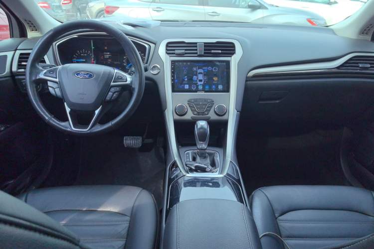 Used Ford Mondeo 2013 2.0L GTDi 200 Fashion Edition Center Console