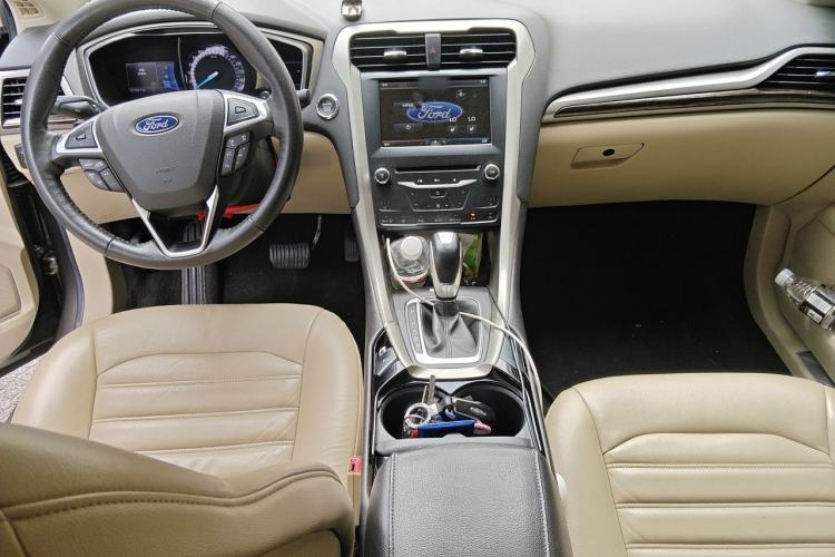 Used Ford Mondeo 2013 2.0L GTDi 200 Luxury Model Center Console