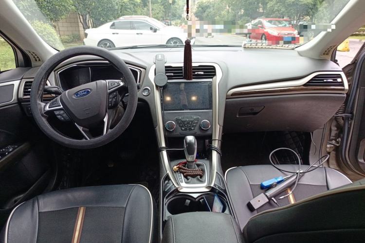 Used Ford Mondeo 2013 2.0L GTDi 200 Fashion Edition Center Console
