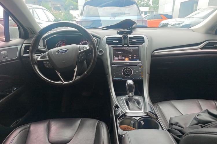 Used Ford Mondeo 2013 2.0L GTDi240 Luxury Sport Model Center Console
