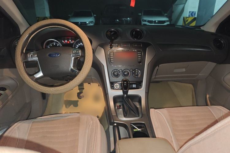 Used Ford Mondeo 2013 2.3L Fashion Edition Center Console