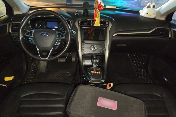 Used Ford Mondeo 2013 2.0L GTDi 200 Fashion Edition Center Console