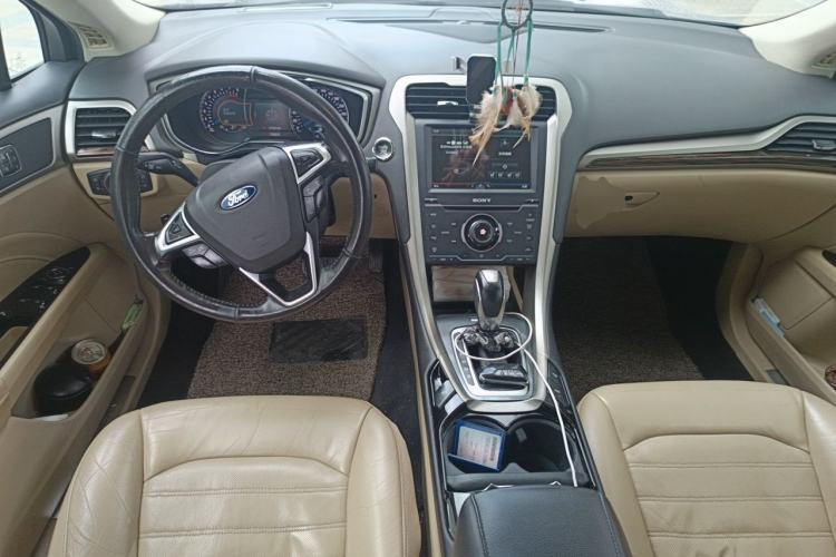Used Ford Mondeo 2013 2.0L GTDi240 Ultimate Edition Center Console
