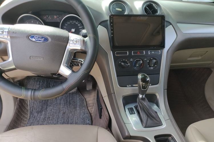 Used Ford Mondeo 2013 2.3L Fashion Edition Center Console