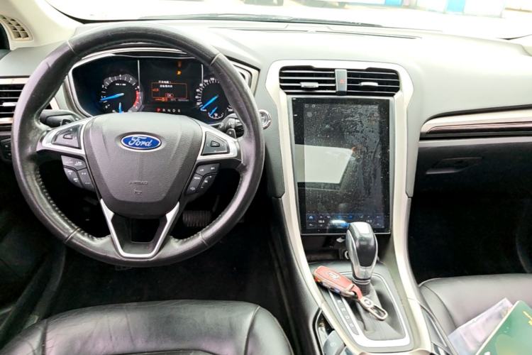 Used Ford Mondeo 2013 2.0L GTDi 200 Fashion Edition Center Console