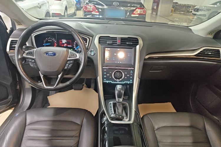 Used Ford Mondeo 2013 2.0L GTDi 200 Fashion Edition Center Console