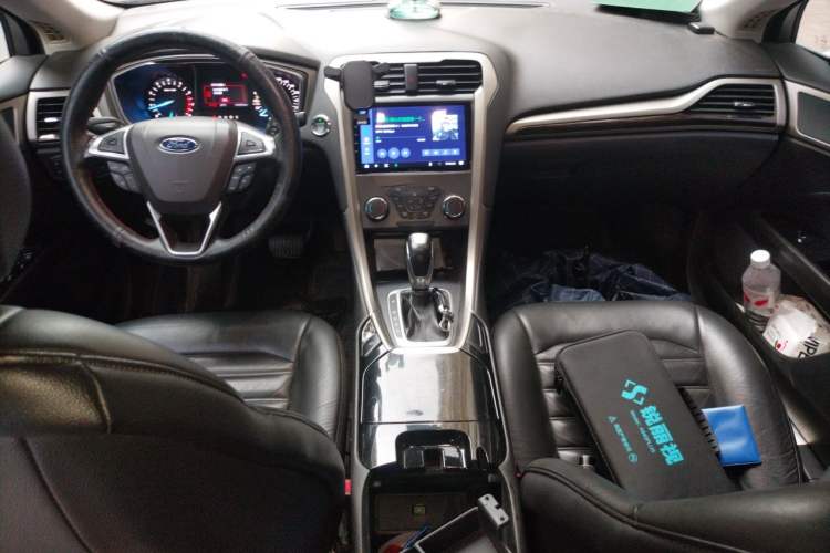 Used Ford Mondeo 2013 2.0L GTDi 200 Fashion Edition Center Console