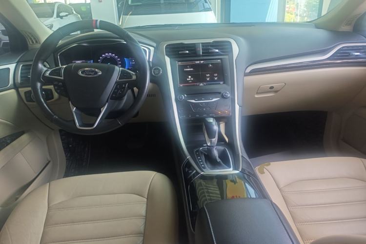Used Ford Mondeo 2013 2.0L GTDi 200 Luxury Model Center Console