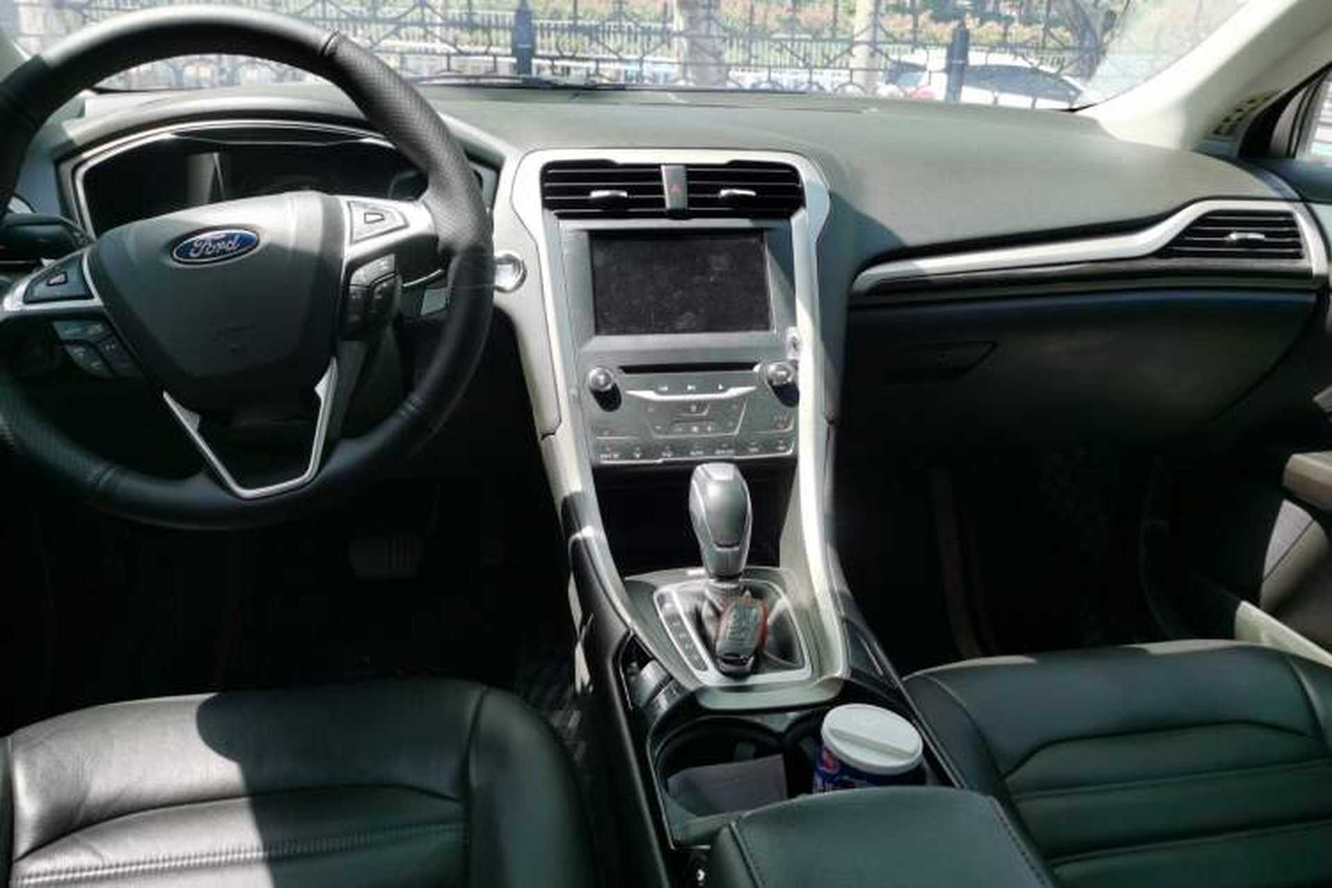Used Ford Mondeo 2013 2.0L GTDi 200 Luxury Model Center Console
