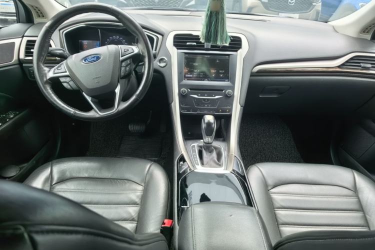 Used Ford Mondeo 2013 2.0L GTDi 200 Luxury Model Center Console