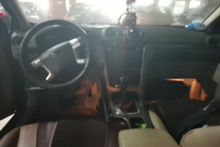 Used Ford Mondeo 2013 2.3L Fashion Edition Center Console