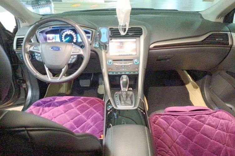 Used Ford Mondeo 2013 2.0L GTDi 200 Luxury Model Center Console
