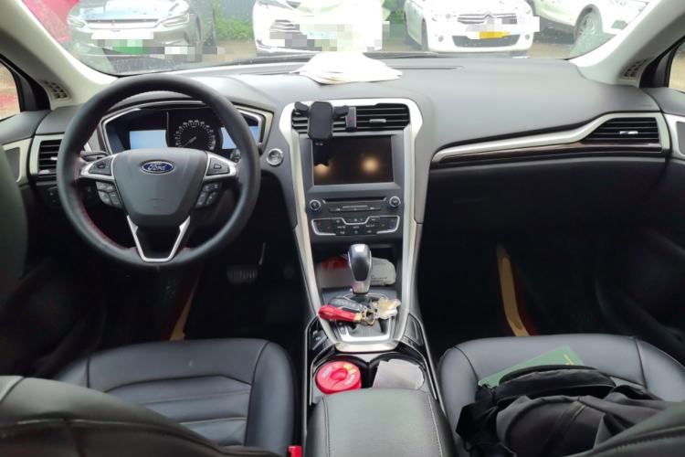 Used Ford Mondeo 2013 2.0L GTDi 200 Luxury Model Center Console