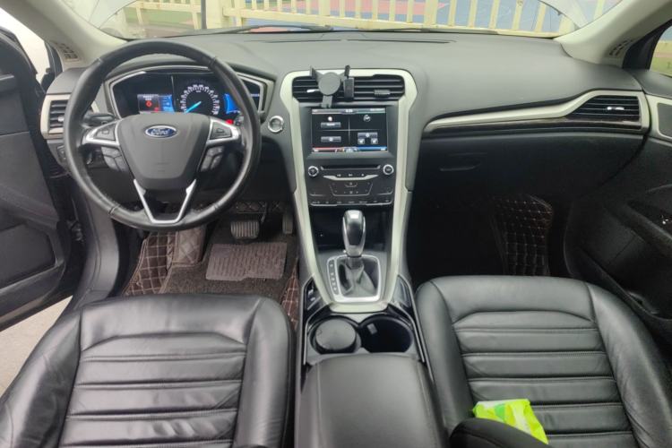Used Ford Mondeo 2013 2.0L GTDi 200 Luxury Model Center Console