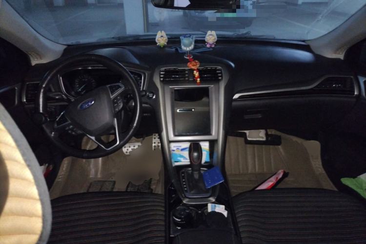 Used Ford Mondeo 2013 2.0L GTDi 200 Fashion Edition Center Console