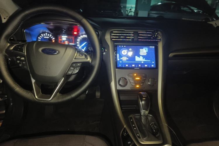 Used Ford Mondeo 2013 2.0L GTDi 200 Fashion Edition Center Console
