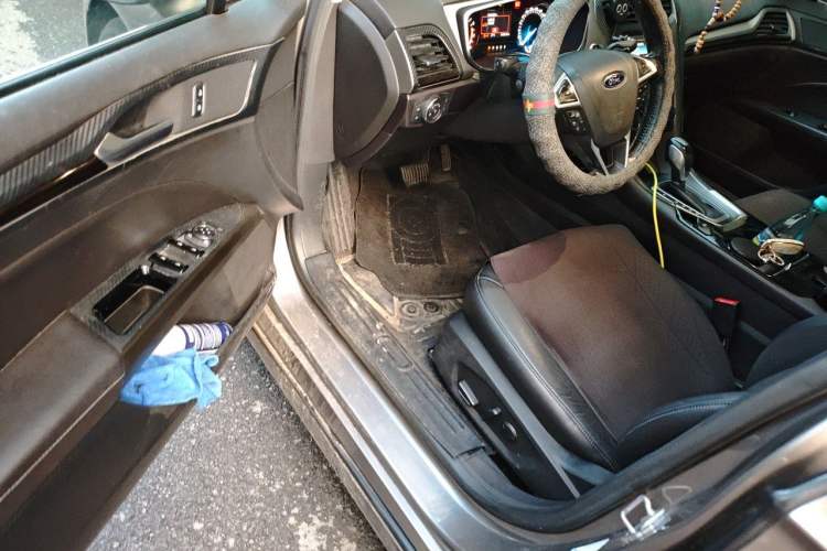 Used Ford Mondeo 2013 2.0L GTDi 200 Fashion Edition Driver Seat