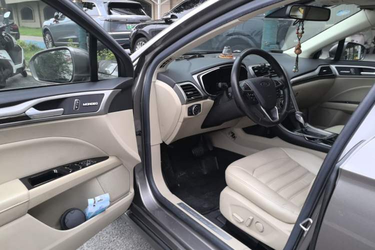 Used Ford Mondeo 2013 2.0L GTDi 200 Fashion Edition Driver Seat