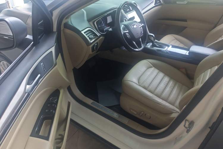 Used Ford Mondeo 2013 2.0L GTDi 200 Luxury Model Driver Seat