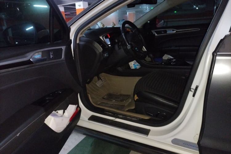 Used Ford Mondeo 2013 2.0L GTDi 200 Fashion Edition Driver Seat