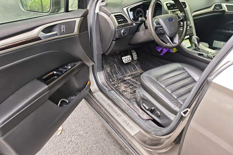 Used Ford Mondeo 2013 2.0L GTDi 200 Luxury Model Driver Seat