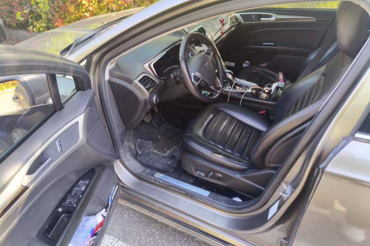 Used Ford Mondeo 2013 2.0L GTDi 200 Fashion Edition Driver Seat
