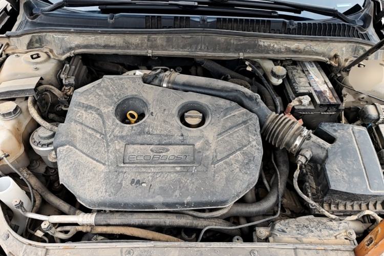 Used Ford Mondeo 2013 2.0L GTDi 200 Fashion Edition Engine Bay