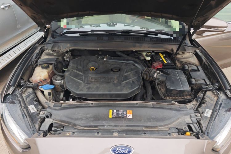 Used Ford Mondeo 2013 2.0L GTDi 200 Luxury Model Engine Bay