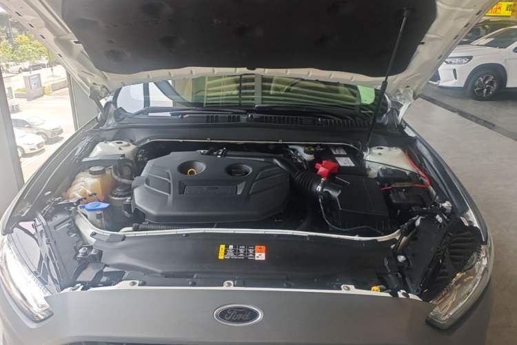 Used Ford Mondeo 2013 2.0L GTDi 200 Luxury Model Engine Bay
