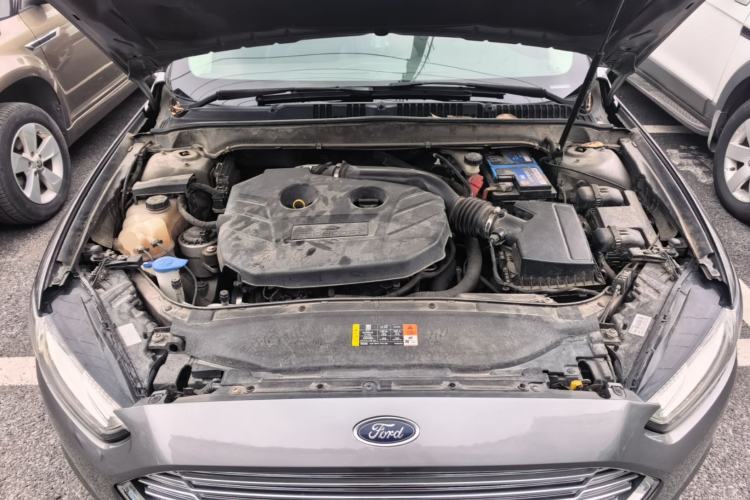 Used Ford Mondeo 2013 2.0L GTDi 200 Luxury Model Engine Bay