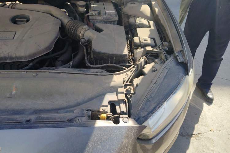 Used Ford Mondeo 2013 2.0L GTDi 200 Fashion Edition Engine Bay Left