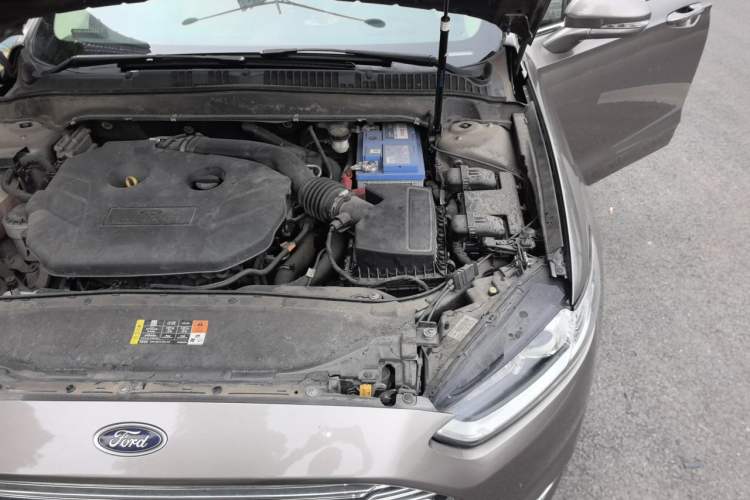 Used Ford Mondeo 2013 2.0L GTDi 200 Fashion Edition Engine Bay Left