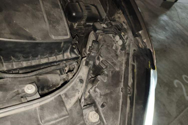 Used Ford Mondeo 2013 2.0L GTDi 200 Luxury Model Engine Bay Left