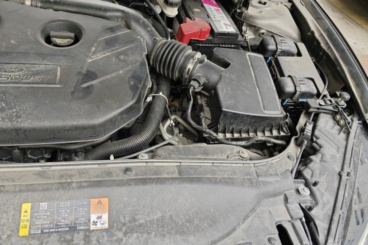 Used Ford Mondeo 2013 2.0L GTDi 200 Luxury Model Engine Bay Left
