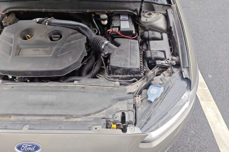 Used Ford Mondeo 2013 2.0L GTDi 200 Fashion Edition Engine Bay Left