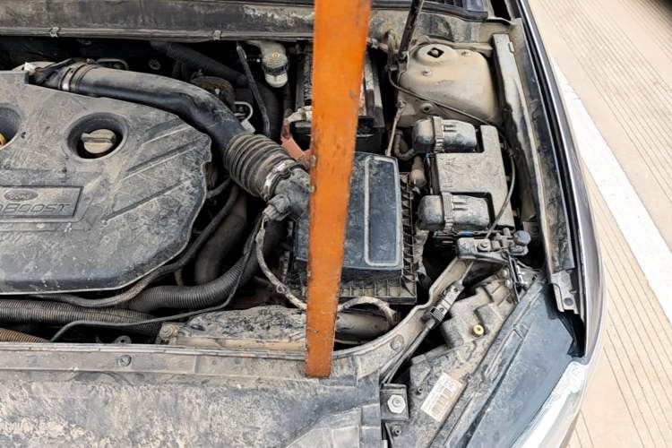 Used Ford Mondeo 2013 2.0L GTDi 200 Fashion Edition Engine Bay Left