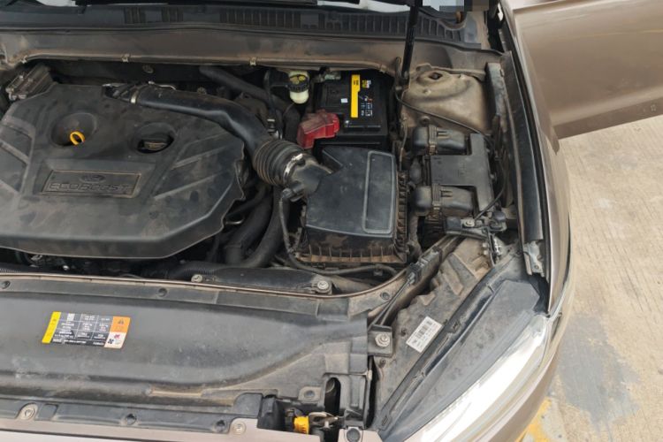 Used Ford Mondeo 2013 2.0L GTDi 200 Luxury Model Engine Bay Left