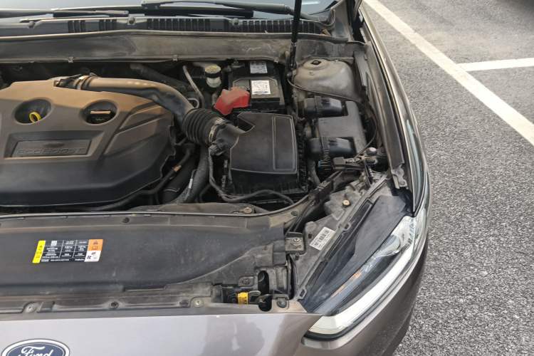 Used Ford Mondeo 2013 2.0L GTDi 200 Fashion Edition Engine Bay Left