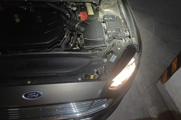 Used Ford Mondeo 2013 2.0L GTDi 200 Fashion Edition Engine Bay Left
