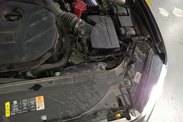 Used Ford Mondeo 2013 2.0L GTDi 200 Luxury Model Engine Bay Left