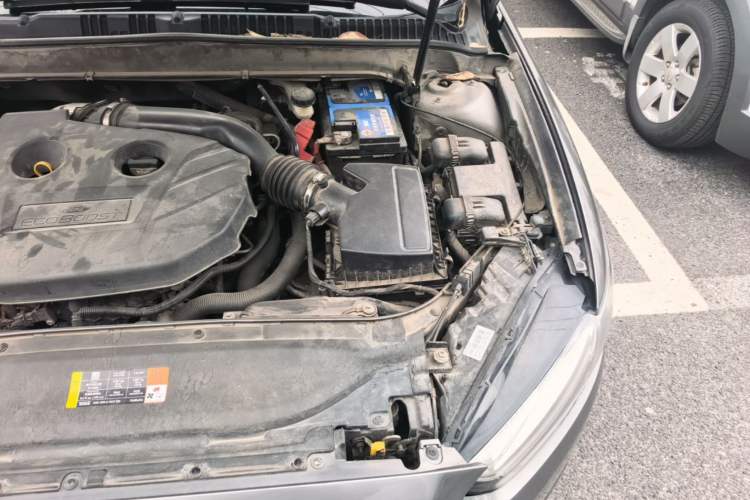 Used Ford Mondeo 2013 2.0L GTDi 200 Luxury Model Engine Bay Left