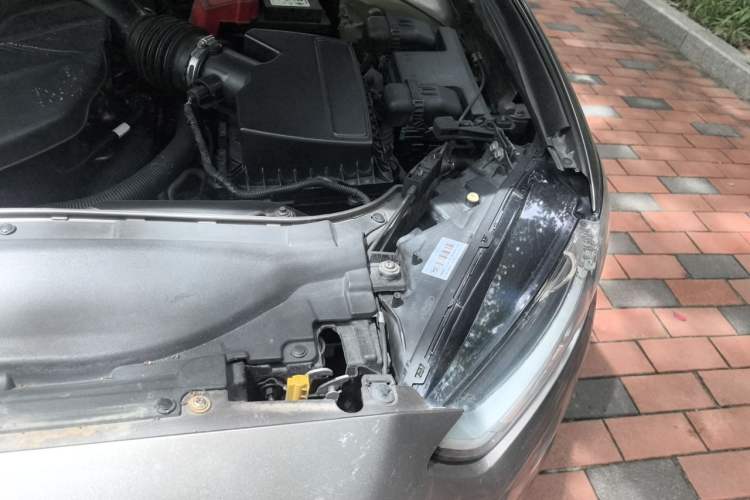 Used Ford Mondeo 2013 2.0L GTDi 200 Fashion Edition Engine Bay Left