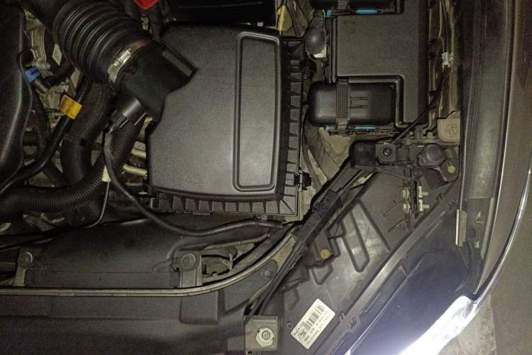 Used Ford Mondeo 2013 2.0L GTDi 200 Luxury Model Engine Bay Left