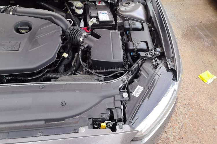 Used Ford Mondeo 2013 2.0L GTDi 200 Luxury Model Engine Bay Left