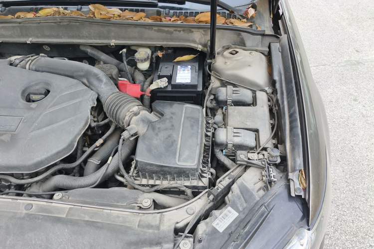 Used Ford Mondeo 2013 2.0L GTDi240 Luxury Sport Model Engine Bay Left