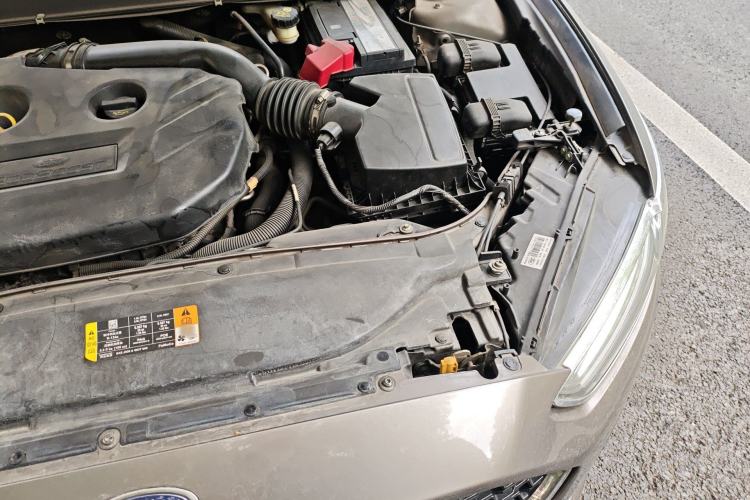Used Ford Mondeo 2013 2.0L GTDi 200 Luxury Model Engine Bay Left