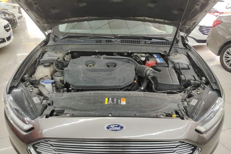 Used Ford Mondeo 2013 2.0L GTDi 200 Fashion Edition Engine Bay