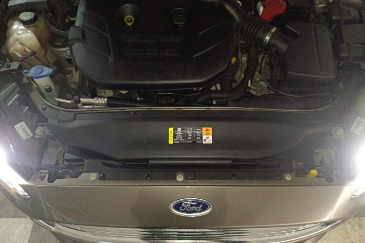 Used Ford Mondeo 2013 2.0L GTDi 200 Luxury Model Engine Bay